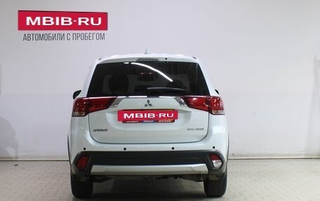Mitsubishi Outlander III рестайлинг 3, 2018 год, 2 029 000 рублей, 6 фотография