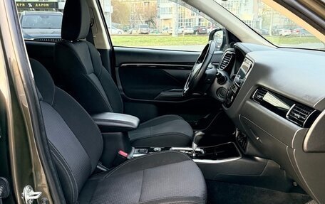 Mitsubishi Outlander III рестайлинг 3, 2018 год, 1 890 000 рублей, 12 фотография