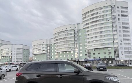 Mitsubishi Outlander III рестайлинг 3, 2018 год, 1 890 000 рублей, 9 фотография