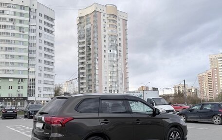 Mitsubishi Outlander III рестайлинг 3, 2018 год, 1 890 000 рублей, 8 фотография