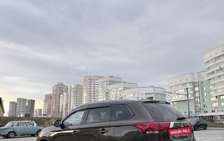 Mitsubishi Outlander III рестайлинг 3, 2018 год, 1 890 000 рублей, 6 фотография