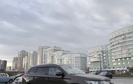 Mitsubishi Outlander III рестайлинг 3, 2018 год, 1 890 000 рублей, 10 фотография