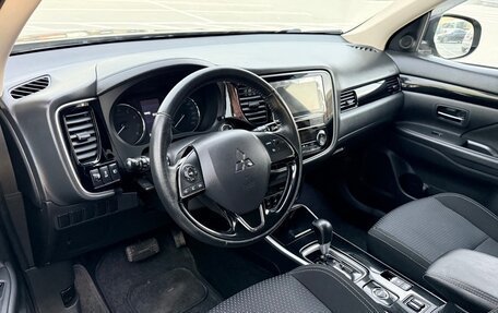 Mitsubishi Outlander III рестайлинг 3, 2018 год, 1 890 000 рублей, 20 фотография