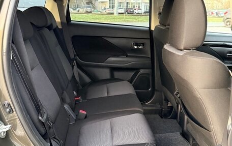 Mitsubishi Outlander III рестайлинг 3, 2018 год, 1 890 000 рублей, 24 фотография