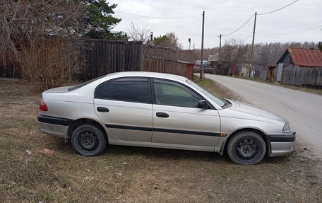 Toyota Avensis III рестайлинг, 2003 год, 480 000 рублей, 3 фотография