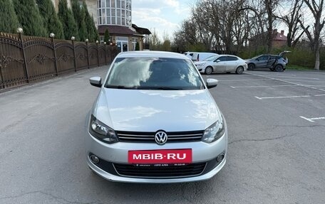 Volkswagen Polo VI (EU Market), 2011 год, 750 000 рублей, 2 фотография