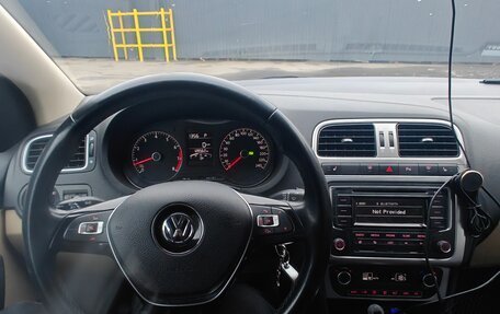 Volkswagen Polo VI (EU Market), 2015 год, 900 000 рублей, 11 фотография