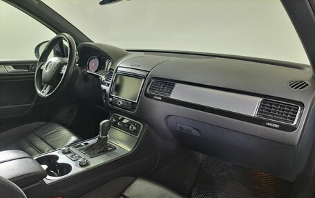 Volkswagen Touareg III, 2017 год, 3 390 000 рублей, 11 фотография