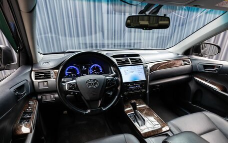 Toyota Camry, 2017 год, 2 299 000 рублей, 10 фотография