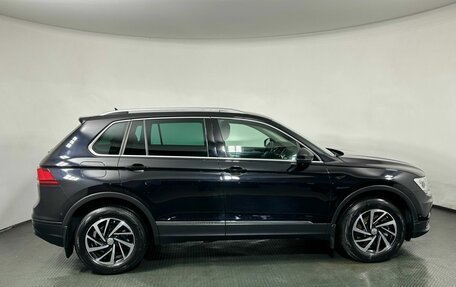 Volkswagen Tiguan II, 2018 год, 3 100 000 рублей, 4 фотография