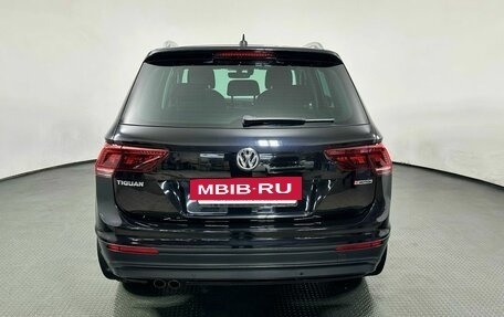 Volkswagen Tiguan II, 2018 год, 3 100 000 рублей, 6 фотография