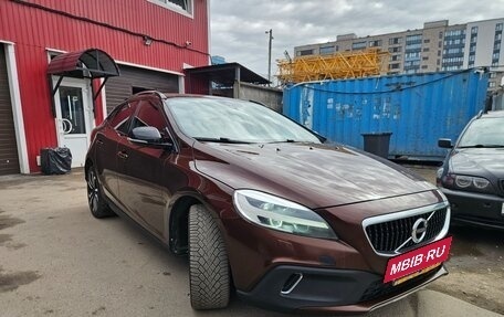 Volvo V40 Cross Country I, 2018 год, 1 580 000 рублей, 2 фотография