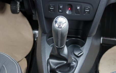 Renault Logan II, 2017 год, 899 000 рублей, 9 фотография