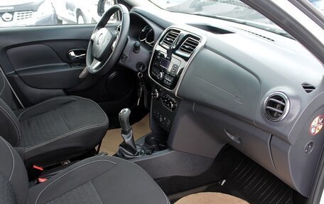 Renault Logan II, 2017 год, 899 000 рублей, 10 фотография