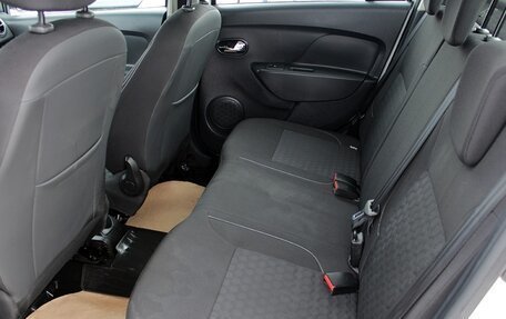 Renault Logan II, 2017 год, 899 000 рублей, 12 фотография