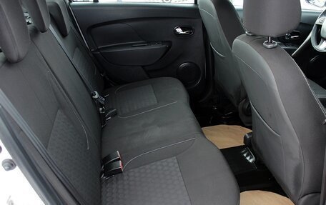 Renault Logan II, 2017 год, 899 000 рублей, 11 фотография