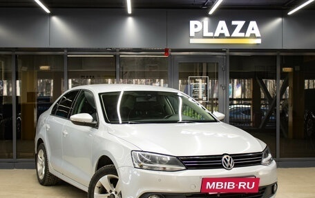 Volkswagen Jetta VI, 2011 год, 999 000 рублей, 2 фотография