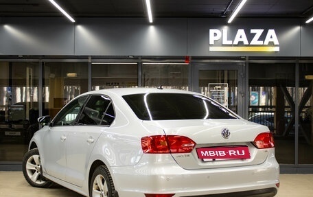 Volkswagen Jetta VI, 2011 год, 999 000 рублей, 3 фотография