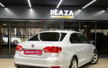 Volkswagen Jetta VI, 2011 год, 999 000 рублей, 4 фотография