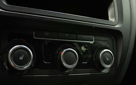 Volkswagen Jetta VI, 2011 год, 999 000 рублей, 20 фотография