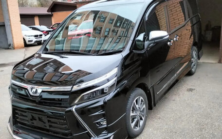 Toyota Voxy III, 2019 год, 2 450 000 рублей, 1 фотография