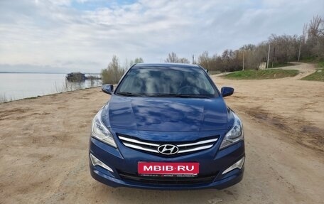 Hyundai Solaris II рестайлинг, 2015 год, 1 090 000 рублей, 1 фотография