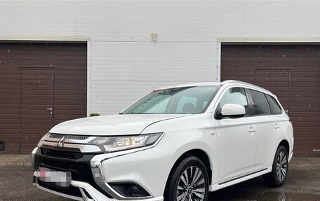 Mitsubishi Outlander III рестайлинг 3, 2022 год, 2 180 000 рублей, 1 фотография