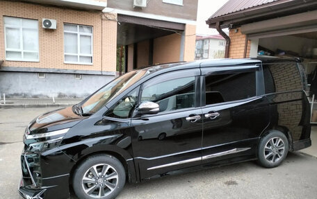 Toyota Voxy III, 2019 год, 2 450 000 рублей, 2 фотография