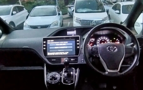 Toyota Voxy III, 2019 год, 2 450 000 рублей, 9 фотография