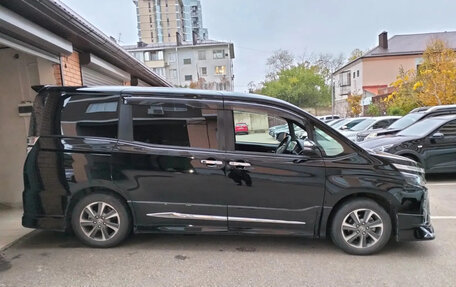 Toyota Voxy III, 2019 год, 2 450 000 рублей, 3 фотография