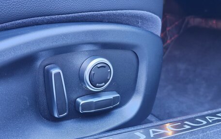 Jaguar XE I рестайлинг, 2019 год, 2 700 000 рублей, 22 фотография