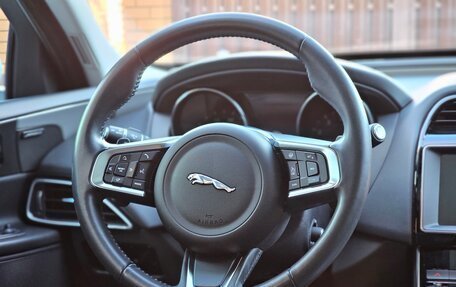 Jaguar XE I рестайлинг, 2019 год, 2 700 000 рублей, 18 фотография