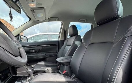 Mitsubishi Outlander III рестайлинг 3, 2022 год, 2 180 000 рублей, 11 фотография