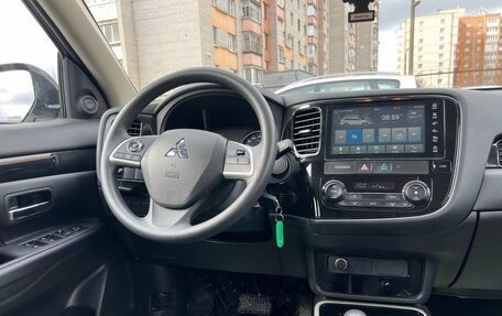 Mitsubishi Outlander III рестайлинг 3, 2022 год, 2 180 000 рублей, 10 фотография