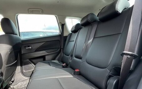 Mitsubishi Outlander III рестайлинг 3, 2022 год, 2 180 000 рублей, 12 фотография