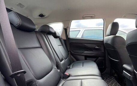 Mitsubishi Outlander III рестайлинг 3, 2022 год, 2 180 000 рублей, 13 фотография