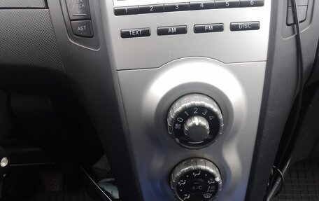 Toyota Yaris III рестайлинг, 2008 год, 650 000 рублей, 13 фотография