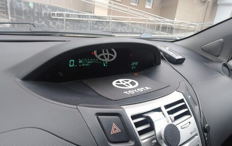 Toyota Yaris III рестайлинг, 2008 год, 650 000 рублей, 9 фотография