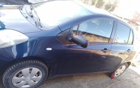 Toyota Yaris III рестайлинг, 2008 год, 650 000 рублей, 2 фотография