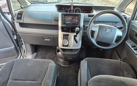 Toyota Voxy II, 2009 год, 1 100 000 рублей, 8 фотография