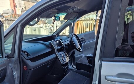 Toyota Voxy II, 2009 год, 1 100 000 рублей, 6 фотография