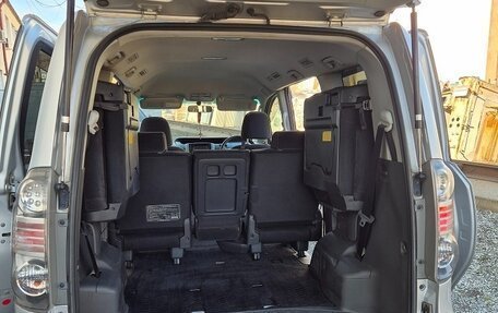 Toyota Voxy II, 2009 год, 1 100 000 рублей, 11 фотография