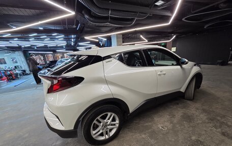 Toyota C-HR I рестайлинг, 2020 год, 2 300 000 рублей, 6 фотография