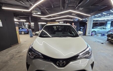 Toyota C-HR I рестайлинг, 2020 год, 2 300 000 рублей, 4 фотография
