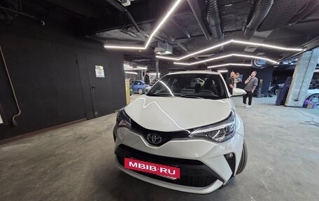 Toyota C-HR I рестайлинг, 2020 год, 2 300 000 рублей, 3 фотография