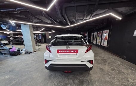 Toyota C-HR I рестайлинг, 2020 год, 2 300 000 рублей, 7 фотография