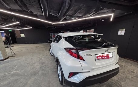 Toyota C-HR I рестайлинг, 2020 год, 2 300 000 рублей, 8 фотография