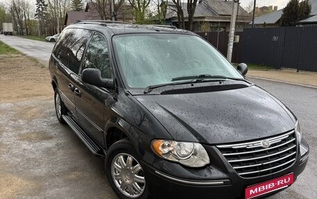 Chrysler Town & Country IV, 2005 год, 1 200 000 рублей, 1 фотография