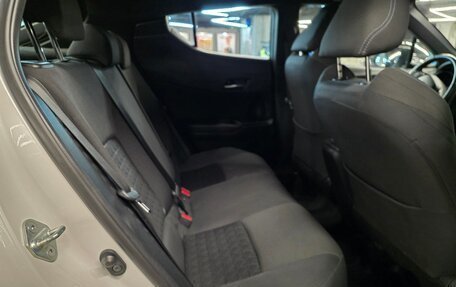 Toyota C-HR I рестайлинг, 2020 год, 2 300 000 рублей, 10 фотография