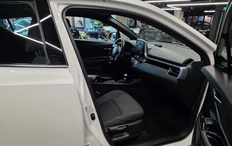 Toyota C-HR I рестайлинг, 2020 год, 2 300 000 рублей, 11 фотография